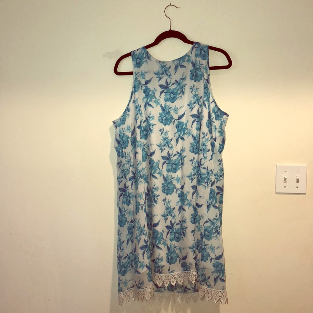 A-line blue & white flowered dress